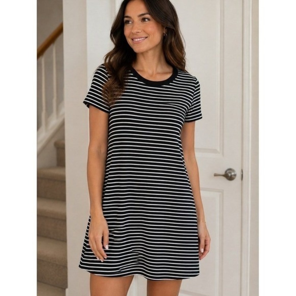 DIVIDED H&M. Blue/ White striped mini dress. Round neck. Short sleeves.